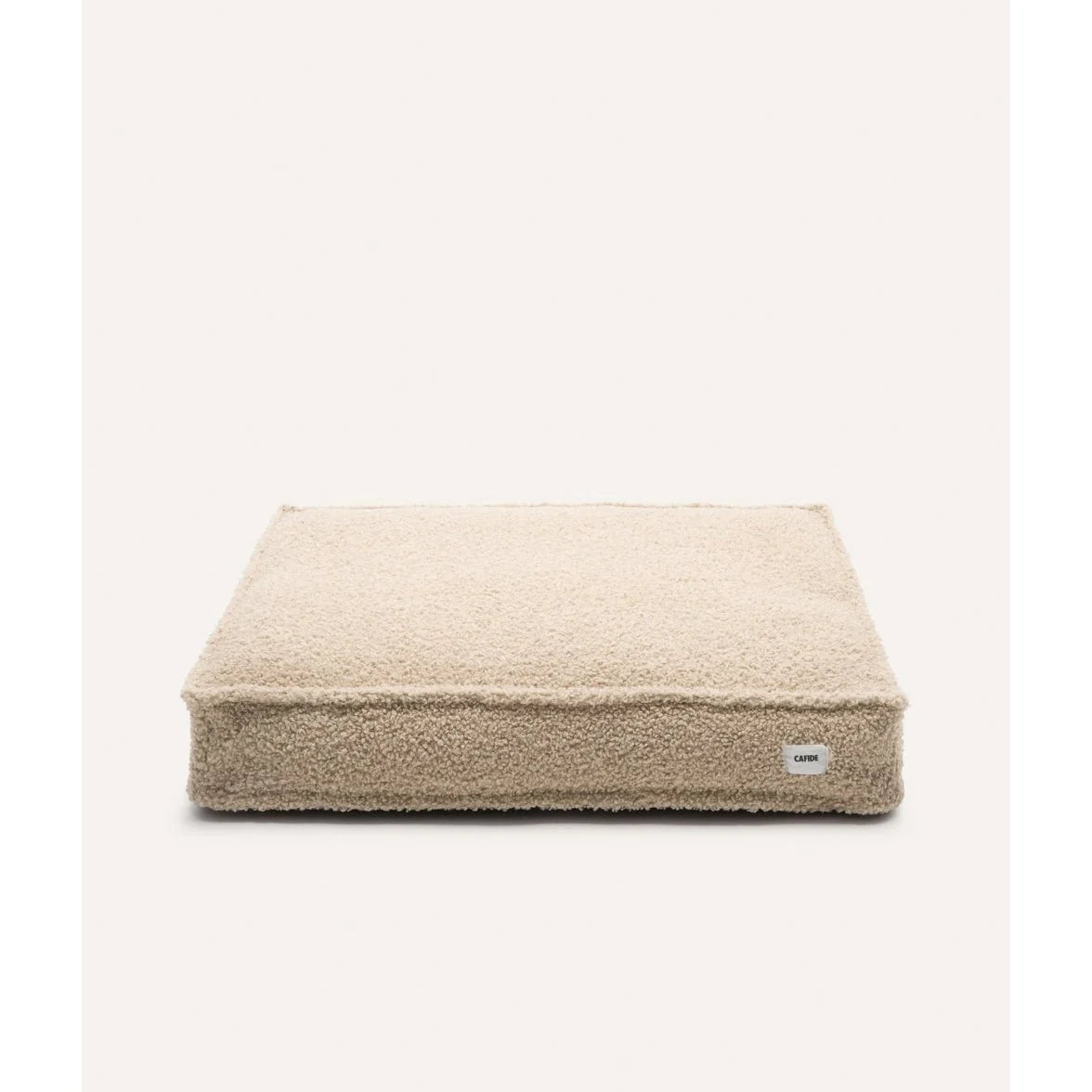 Groot hondenkussen in beige kleur met teddy vacht