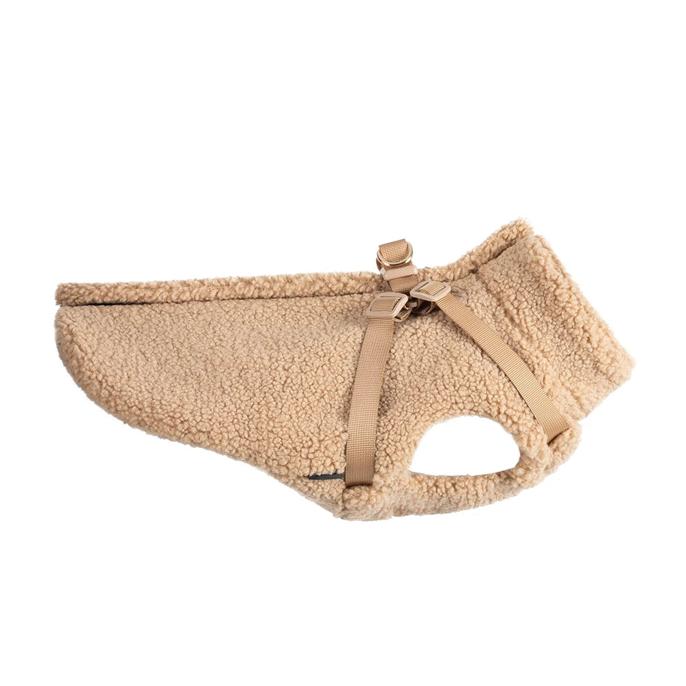 Beige teddy hondentrui van VPETBR met zichtbare rugrits, stap-in opening en geïntegreerd tuigje met D-ringen.